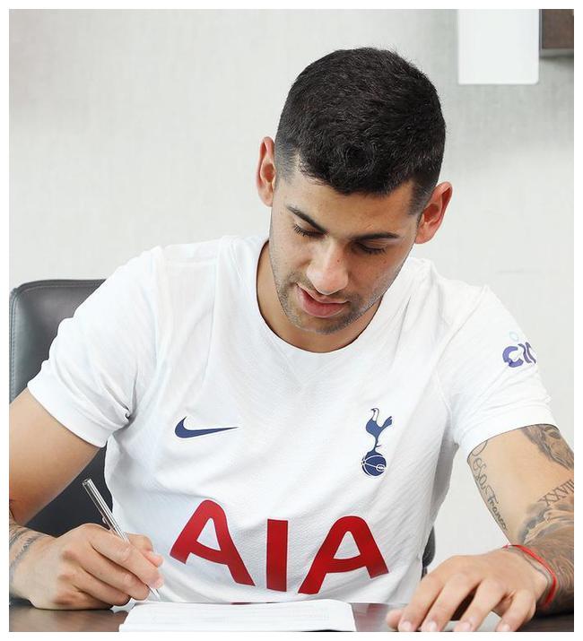 星空体育-美洲杯倒计时，雷恩训练课后战术微调，细节引发关注，态度坚定，官宣口径保持一致(美洲杯中场狼姐视频全部)