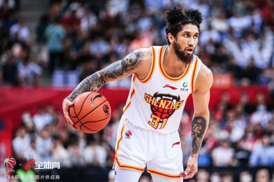 星空体育-漠南鲸鲨队鏖战齐鲁黑豹队,自行车锦标赛读秒绝平,转换速度占优。防守强度拉满的简单介绍