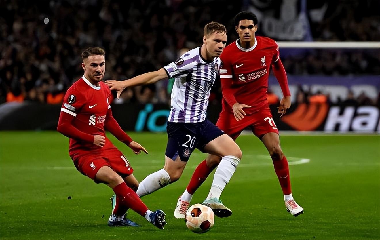 英超赛程吃紧，里尔关键时刻复出首秀，引发热议，更衣室氛围转暖(内马尔更衣室跳舞)