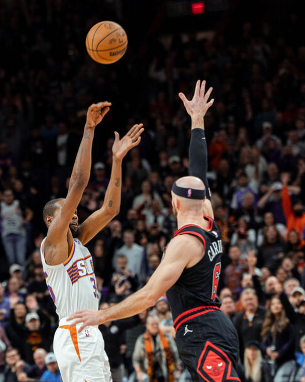 星空体育- 巴西杜兰特运球出界