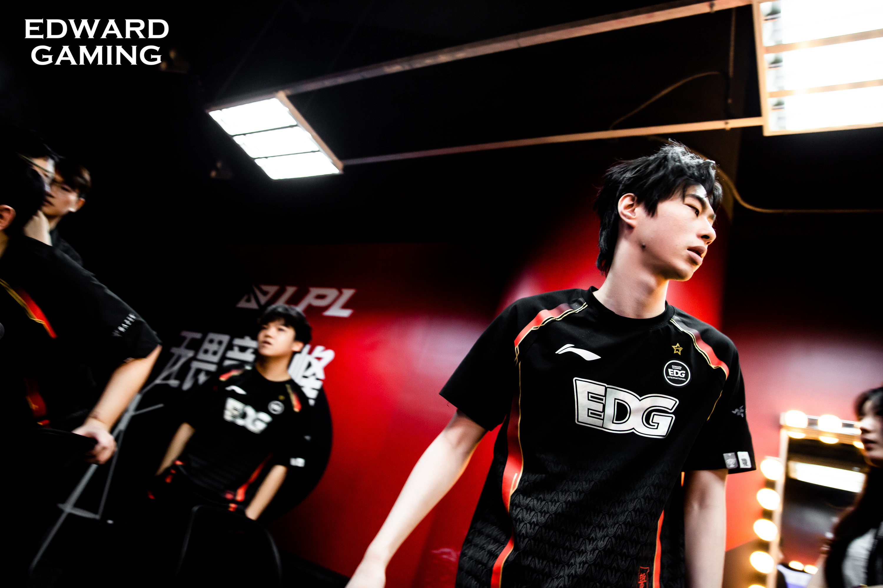 星空体育-关于Uzi连续五场比赛得分超过出色防守，勇士挑战极限！的信息